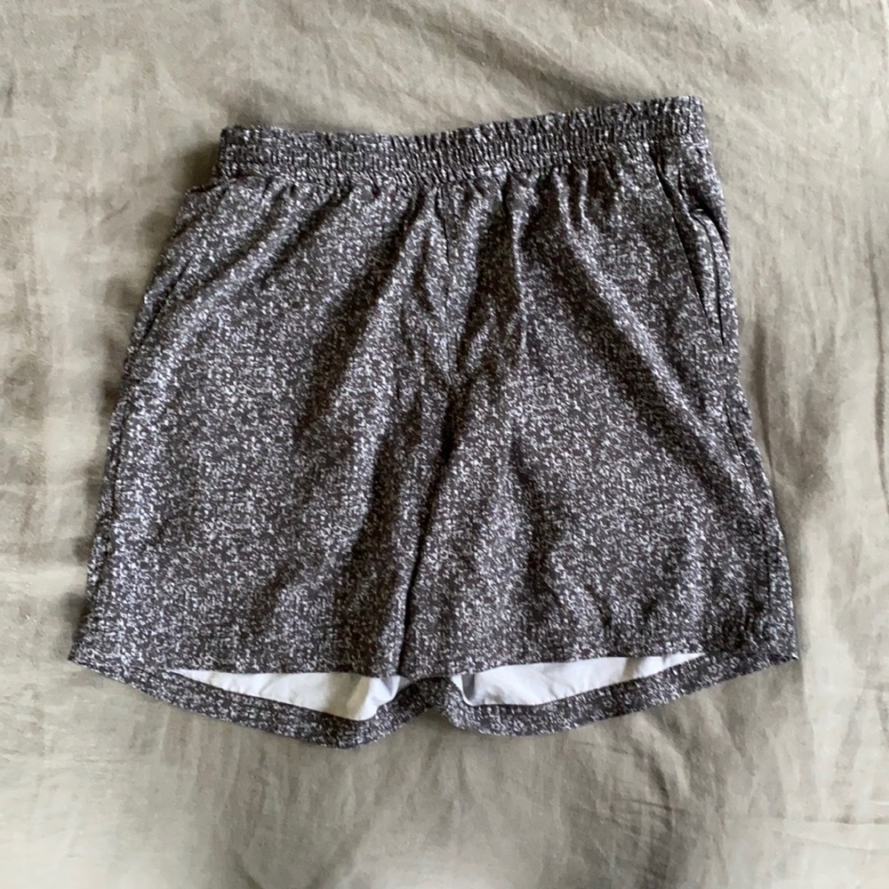 Men’s OV 5” grey shorts w/ liner!